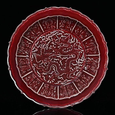 大明宣德紅釉雕刻龍鳳盤（7.8×44.5cm）5001268 青花 五彩 斗彩【古玩閣】