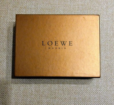 LOEWE 原廠 皮夾 短夾 中夾 紙盒 硬紙盒 收納盒+防塵布