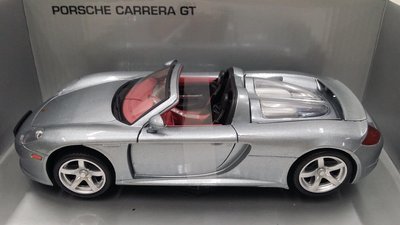 【統一模型玩具店】Mondo motors《Porsche：Carrera GT／銀色》金屬合金汽車.靜態模型1: 24【缺貨】