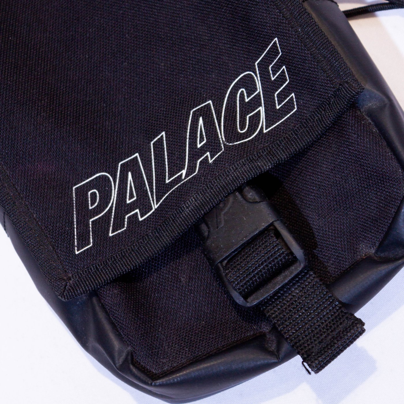 Palace Logo Belt bag. Yahoo