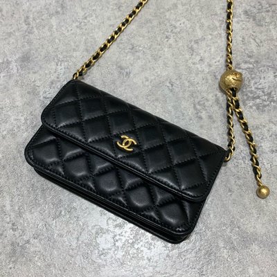Chanel 手機包 金球 金釦  《精品女王全新&amp;二手》