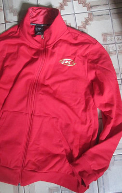 立領紅色外套~SKECHERS斯凱奇品牌,型號L,適合身高175公分穿著,面料100%棉