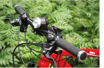 自行車燈LED CREE T6 強光頭燈 亮度1200流明,含18650*4電池+充電器;P7升級 單車燈,非仿品,盒裝