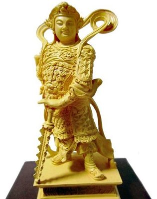 金剛砂陶土精雕佛像 韋駝護法(木色)，台灣作品，採人工雕塑與繪製而成；質地堅硬，出貨前會先加持淨化