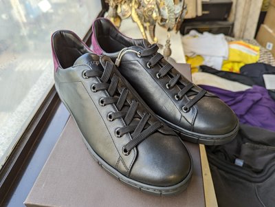A.TESTONI全新真品義大利製黑色真皮休閒鞋/球鞋/運動鞋(44.5號)----2.3折出清(不議價商品)