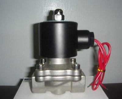 不鏽鋼水用電磁閥SUW-40 1-1/2 (1.5英吋牙口AC110V ) 常閉 空氣 輕油*特價3100元