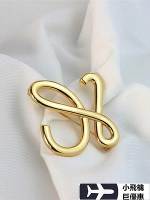 【熱賣精選】  Loewe 金色高檔字母胸針黃銅幾何鏤空西裝大衣別針配飾女明星同款
