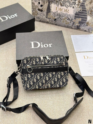 【二手包包】牛皮版本 Dior Oblique Safari男士郵差包一年四季的男包通勤包 正面老花，背面是NO111400