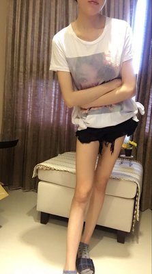 ⭐️謎音的尋寶樂園⭐️美麗女孩圖騰三穿法短袖T恤~*9成新*(A1)