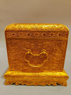 舊藏清代銅鎏金金印盒寬29厘米，高28厘米，鎮子長15厘米。寬5厘米，印寬9厘米，高4202