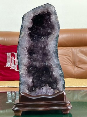 紫晶洞 紫水晶 晶洞  帶鈦晶 帶黑碧璽  8.5公斤重