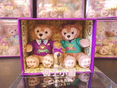 現貨【桃子小舖 ♥ P.S 】東京迪士尼限定 2018 達菲&amp;雪莉玫 新年禮盒