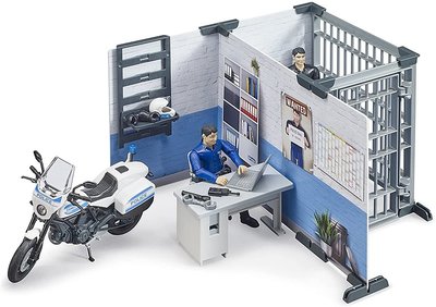 德國 BRUDER 警察局監獄場景組(含警車及警察和犯人兩個人偶)工程兒童玩具車塑料模型