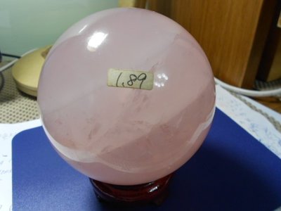 晶愛典藏館特選馬達加斯加玫瑰星光粉晶球1.89公斤