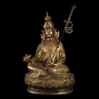 《博古珍藏》銅鎏金蓮花生大士古佛坐像擺件．高34公分．西藏密宗文物．早期收藏．老件．信徒結緣．超值回饋