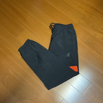 （Size L) Adidas  大英文字母防風長褲 （褲3）