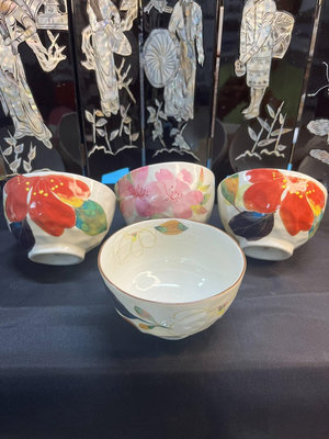 日本瓷器美濃燒和藍花卉畫片飯碗 尺寸如圖 價格是單支
