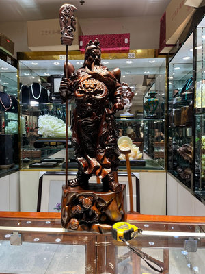 黑檀木關公像，整木雕刻工藝精湛，像高59厘米，帶刀高68厘米