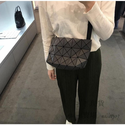 三宅一生 Issey Miyake BAOBAO LUCENT系列 4x6格 肩背包 斜挎包 男女同款 灰色