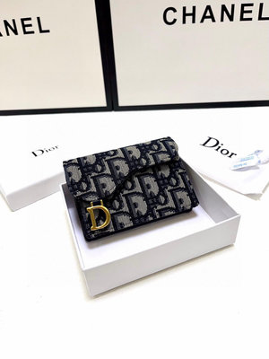 ELLA代購#顏色 黑色：.*Dior 專柜新款出貨D家新款馬鞍小卡包出貨小小一只，能放十幾張卡 1256369