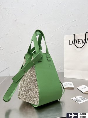 【熱賣精選】  LOEWE 羅意威Hammock bag吊床包 肩背包 綠色單肩包 斜背包 手挽包 2925cm 禮盒包