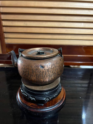 舶來品——日本超老銅壺 經受年月的摧殘 雖已滿身傷痕累累 甚