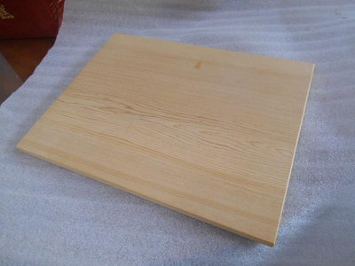 100%台灣檜木板尺寸30x23x1公分可訂做沒上漆味道濃郁特價出清請先詢問庫存(有時沒在店請先連絡以免白跑)