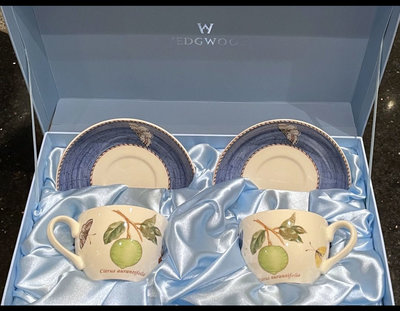 英國WEDGWOOD 莎拉花園骨瓷咖啡花茶杯盤組原購$5800，附提袋