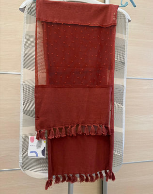實用有型單品推薦❤️斷貨全新 a la sha+a 紅色氣質網紗拼接薄針織圍巾 美的值得收藏😍