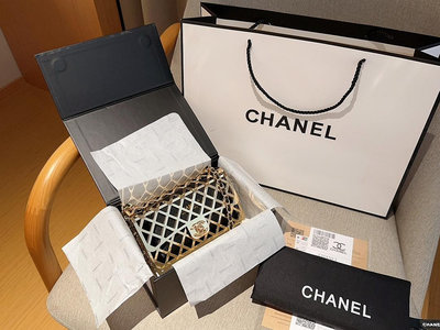 【二手】Chanel香奈兒 鏤空cf鏈條包 尺寸20cm 禮盒包裝??