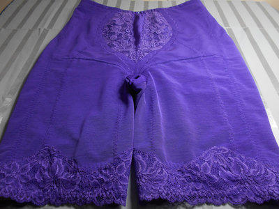 日本專櫃善美得~紫色調整型高腰束褲98號~599元起標~標多少賣多少~  (8A94)