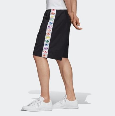 【Dr.Shoes 】Adidas Originals Shorts 男裝 黑 彩色 串標 休閒 運動短褲 FQ6588