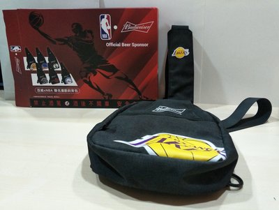全新限量款 Budweiser 百威 x NBA 聯名運動斜背包肩背包 / 洛杉磯湖人隊款  LAKERS 含外盒