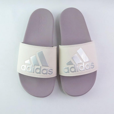 ADIDAS IG1273 男女拖鞋 ADILETTE COMFORT 海綿內襯 卡其x銀【iSport愛運動】