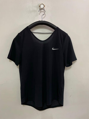 Nike 黑色挖背排汗快乾運動上衣 / XL / 1110521