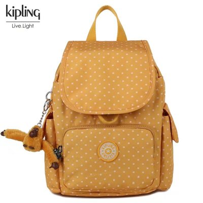 全新 全新Kipling 猴子包 黃底白點 K12671 輕量防水 翻蓋拉鏈休閒旅遊包 雙肩包 旅行 後背包 書包