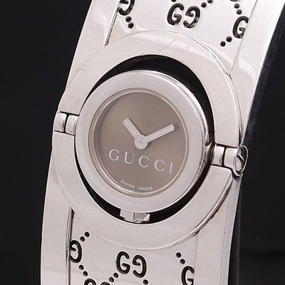 ☆ 古馳 Gucci 112 時尚旋轉手鐲式白色錶盤女士手錶   (保證真品) ☆