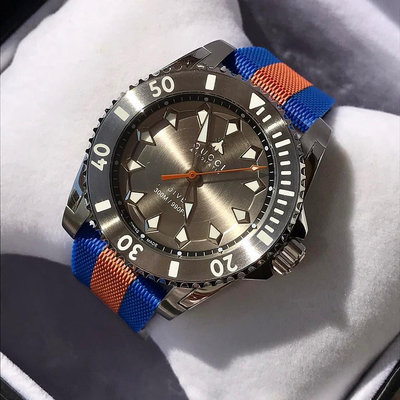 GUCCI Dive Automatic 灰色錶盤 橘色配藍色橡膠錶帶 男士 自動機械錶 YA136352 潛水錶