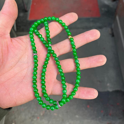 緬甸翡翠b貨108顆辣綠珠子項鍊，珠子尺寸6mm 529