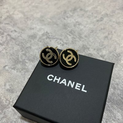 Chanel 耳環 耳夾式 logo《精品女王全新&amp;二手》