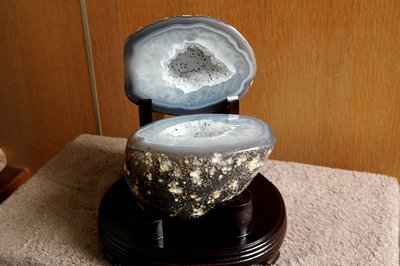 【新社 水晶】烏拉圭 瑪腦聚寶盆 重量:2.935kg(含木座)
