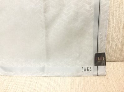 天使熊雜貨小舖~ 日本帶回DAKS純棉絲巾 經典格紋領巾 手帕日本製時尚精品 原價790