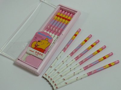 日本正品~迪士尼家族 限量~((小熊維尼 彩繪B六角型鉛筆))粉紅色文具鉛筆盒組附橡皮擦兒童生日禮物