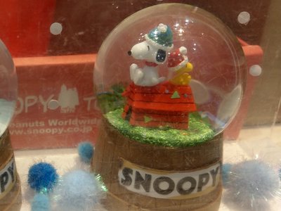 ***日本帶回***PEANUTS SNOOPY 雪花球 水球 ❤❤❤小屋