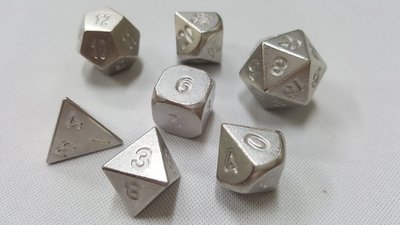 【美】骰子 金屬骰子 原始銀色（1組7顆） 適用 卡拉德許 刀劍 國粹 紙牌 桌遊製作 收藏 贈品