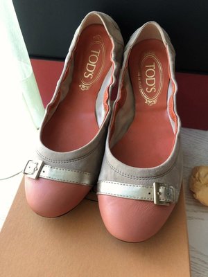 專櫃正品 TOD' S 二手鞋 麂皮拼牛皮 撞色平底娃娃鞋 豆豆鞋 芭蕾舞鞋 尺寸24/37.5 粉橘色