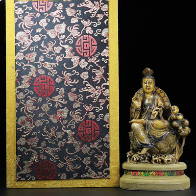 舊藏壽山石手工雕刻彩繪自在觀音擺件，觀音凈長15公分寬9.5公分高22.6公分，凈重2373克，40000， ZZCL1622