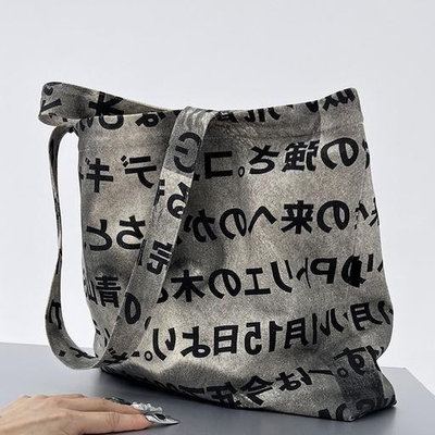 日系灰白色印花大容量側背包 通勤帆布托特包大 单肩包女 日本購物袋大  女生包包