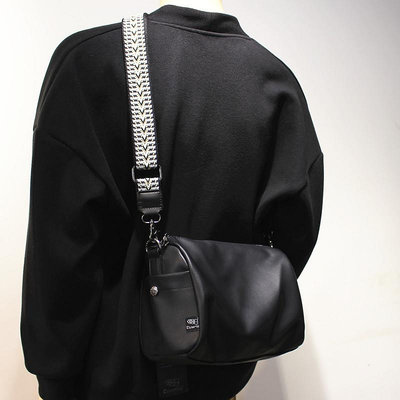 韓國ins斜挎包簡約設計男單肩包女包軟皮拉鏈背包ipad包