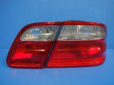 小亞車燈╠ 全新外銷版BENZ-W210紅白.紅黑尾燈一組3500